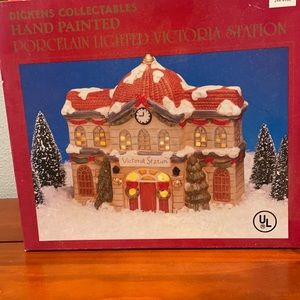 Dickens Collectables ‘Victoria Station’ hand paint